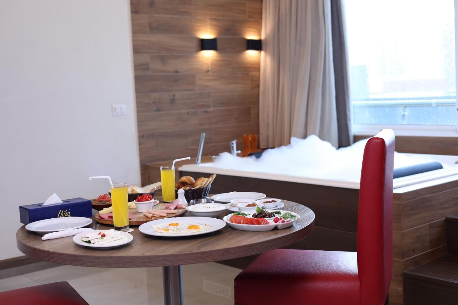 Ibiza Hotel Jounieh Extérieur photo